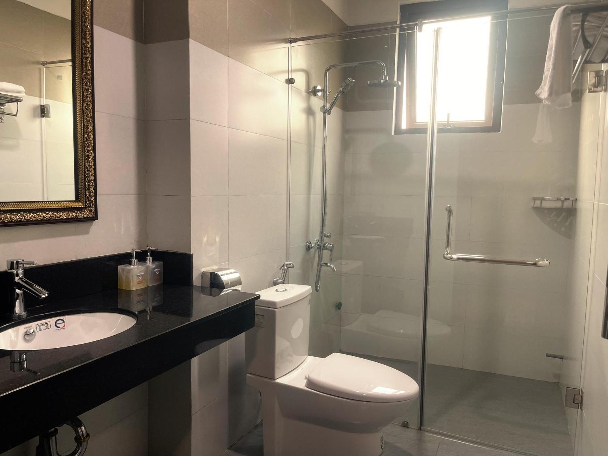 Khach San Hoa Binh Quang Tri Hotel Dong Ha Екстериор снимка