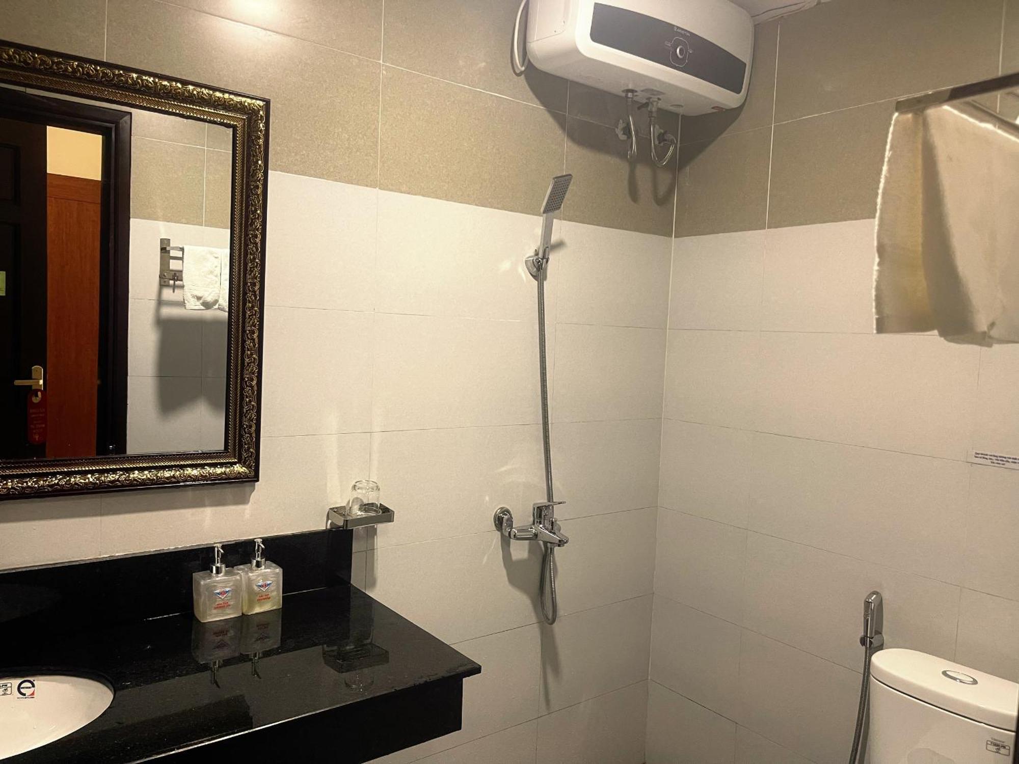 Khach San Hoa Binh Quang Tri Hotel Dong Ha Екстериор снимка