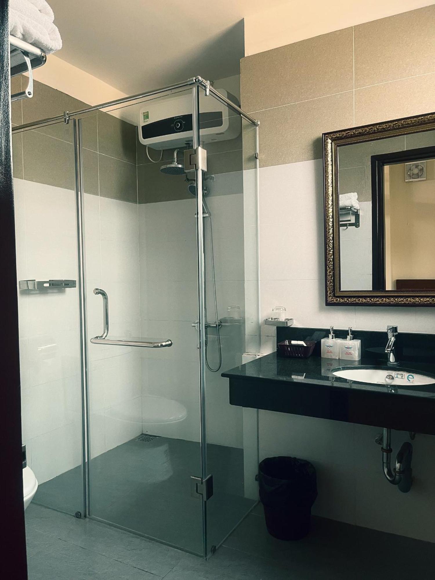 Khach San Hoa Binh Quang Tri Hotel Dong Ha Екстериор снимка