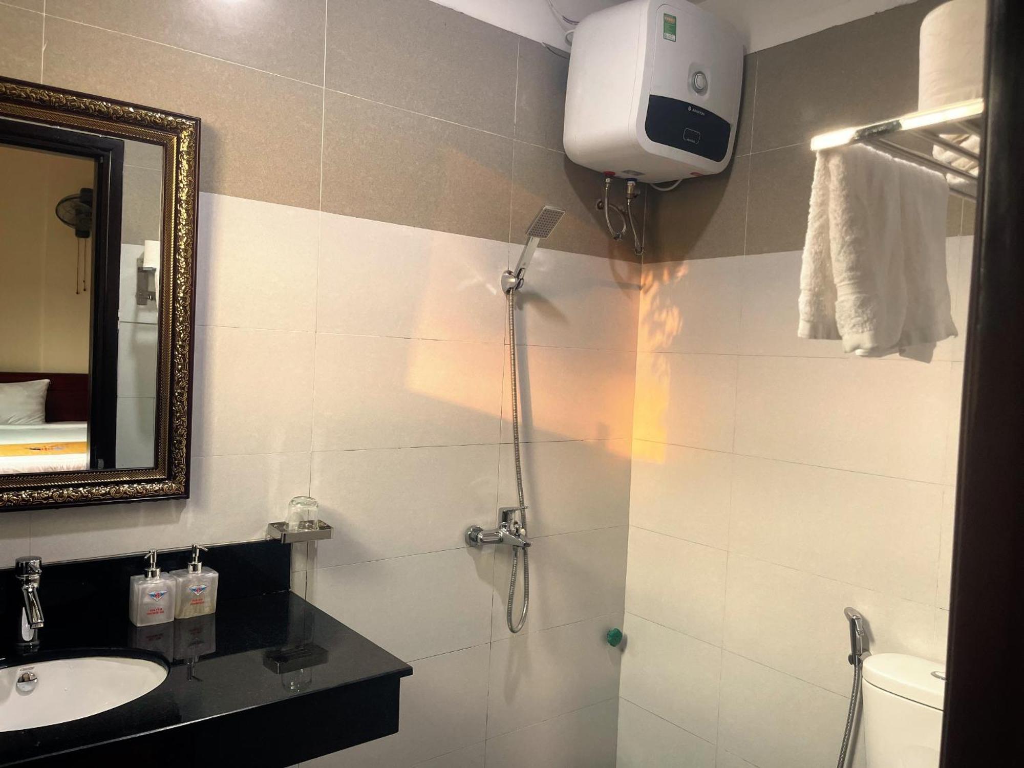 Khach San Hoa Binh Quang Tri Hotel Dong Ha Екстериор снимка